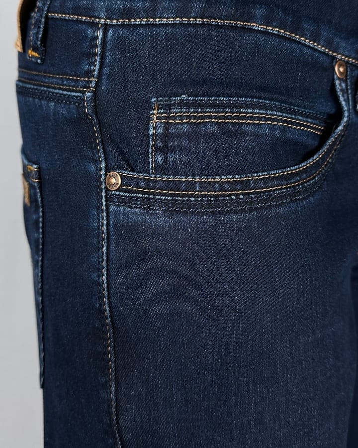 Muške indigo farmerice slika prednjeg džepa